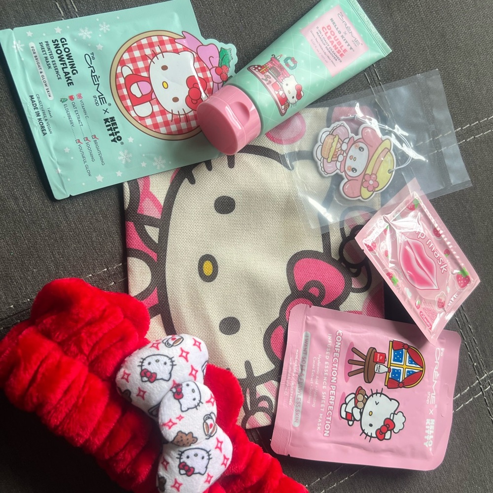 Hello Kitty Crème shoppe gift bundle with HK cosmetic bag, Face masks etc